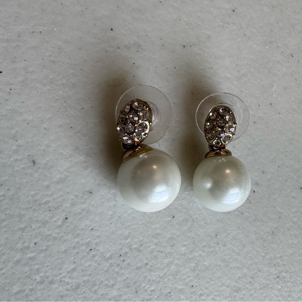 Elegant Pearl and Crystal‎ Earrings